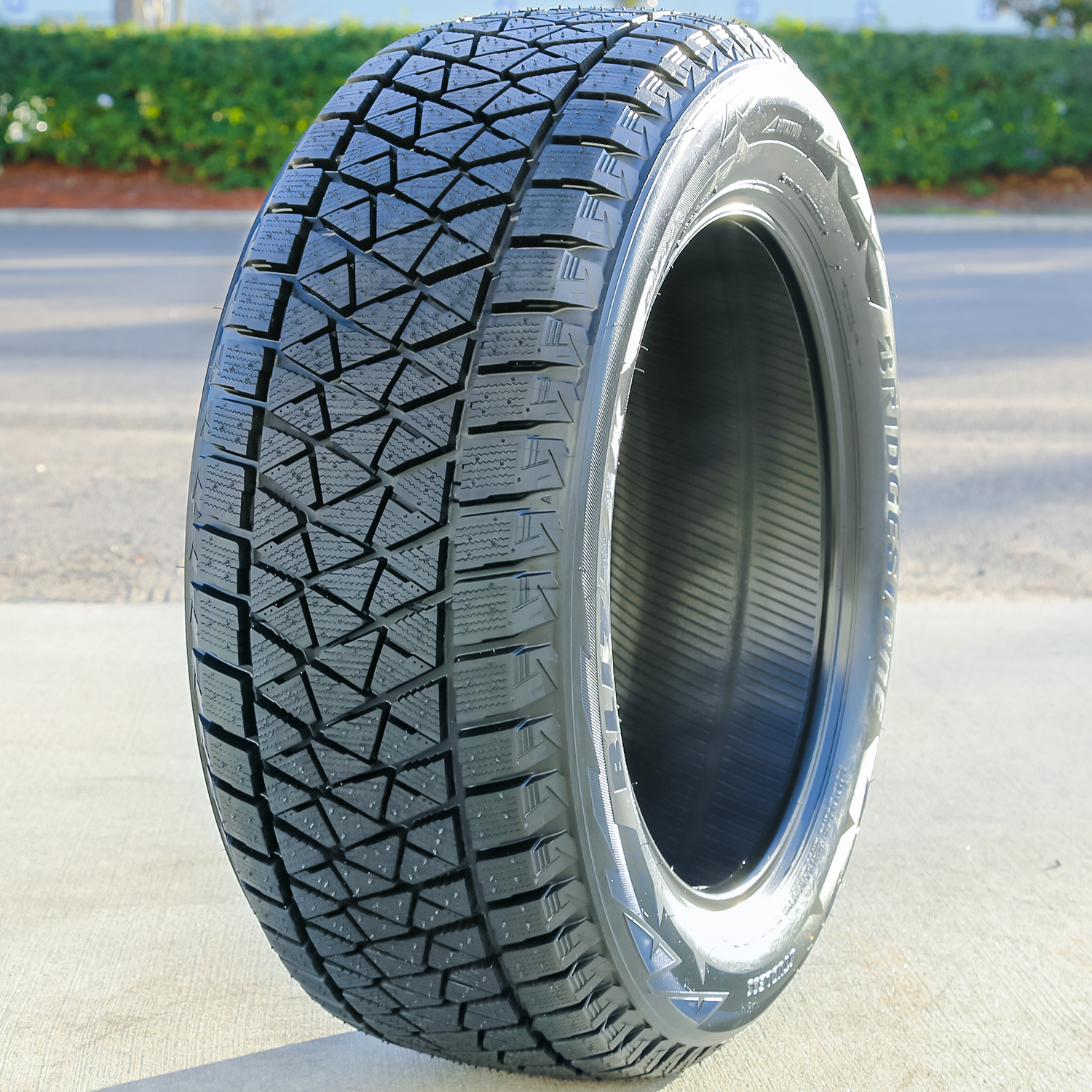 Bridgestone Blizzak DM-V2 215/70R16 100S Winter Tire